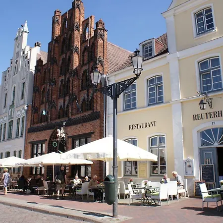 Thiess Mit Terrasse & Parkplatz - Abc402 By Abcwismar